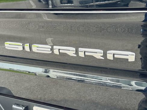 Used 2024 GMC Sierra 1500 AT4 w/ Technology Package AWD/4WD image 33