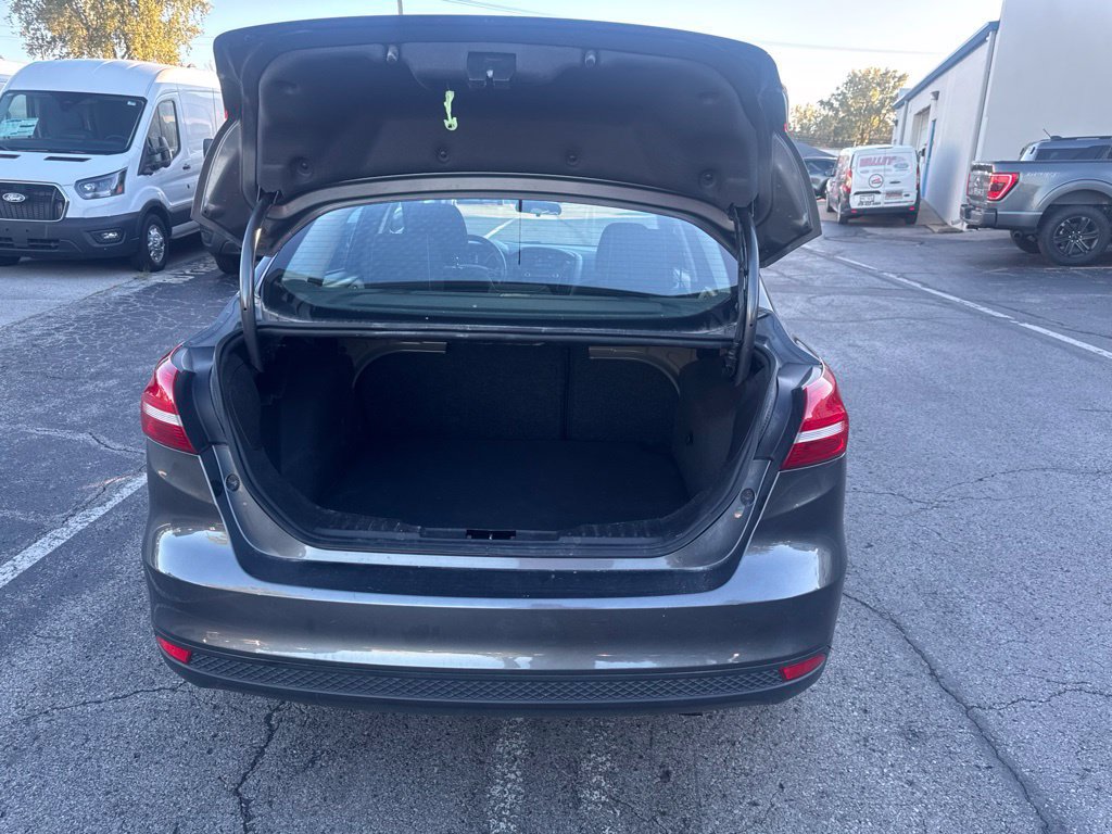 Used 2015 Ford Focus SE FWD image 38
