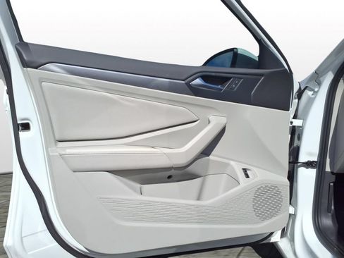 Used 2024 Volkswagen Jetta SE FWD image 10