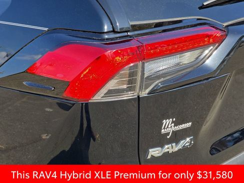 Used 2022 Toyota RAV4 XLE Premium image 43