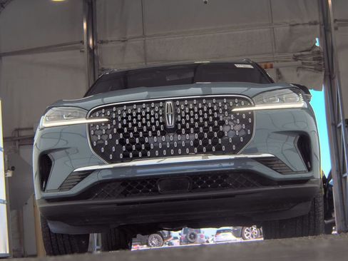 Used 2025 Lincoln Aviator Reserve w/ Illumination Package image 3