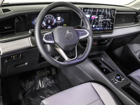 New 2026 Volkswagen Tiguan SE AWD/4WD image 3