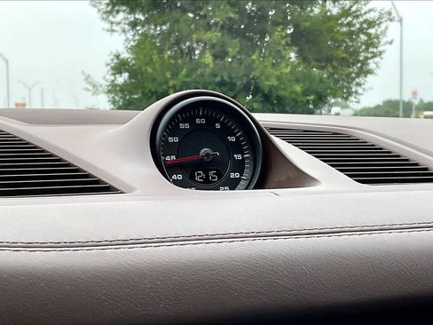 Used 2023 Porsche Cayenne AWD/4WD image 33