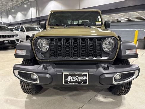 New 2026 Jeep Gladiator Sport AWD/4WD image 2