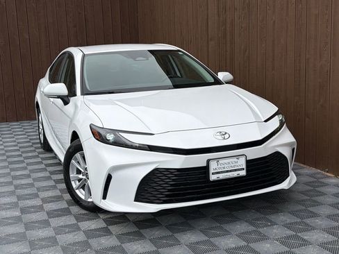 Used 2026 Toyota Camry LE image 9