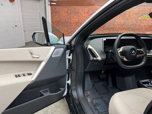 Used 2026 BMW iX xDrive45 image 9