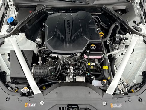 Used 2025 Genesis G70 2.5T image 17