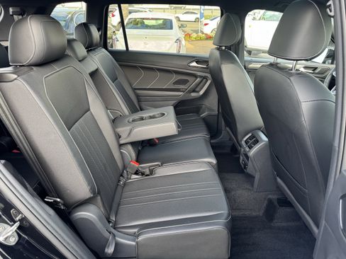 Certified 2024 Volkswagen Tiguan SE R-Line image 38