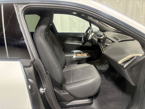 Used 2023 BMW iX xDrive50 w/ Premium Package AWD/4WD image 8