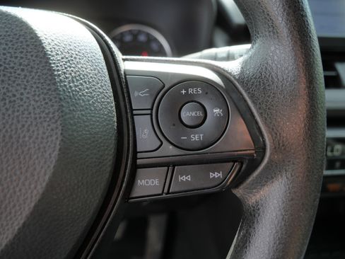 Used 2022 Toyota RAV4 XLE AWD/4WD image 29