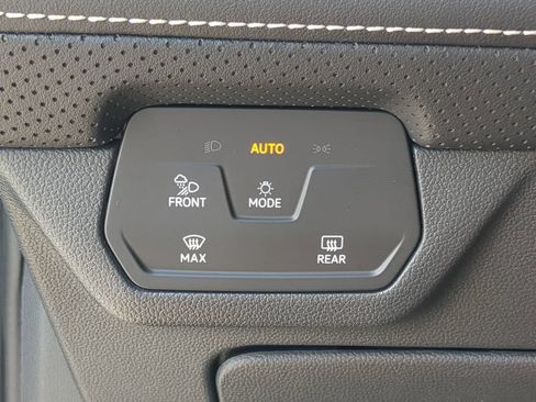 Used 2024 Volkswagen Atlas Cross Sport SE FWD image 25