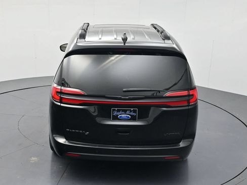 Used 2025 Chrysler Pacifica Limited FWD image 37