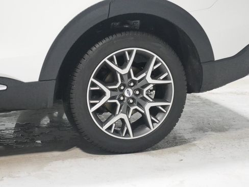 Used 2025 Ford Explorer Platinum w/ Ultimate Package image 29