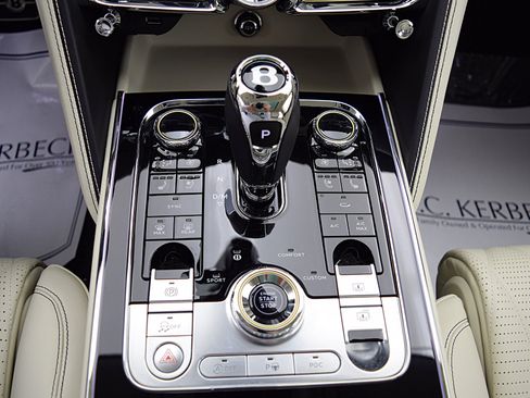Certified 2022 Bentley Flying Spur V8 AWD/4WD image 40