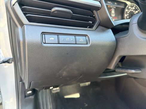 Used 2025 Nissan Altima 2.5 SV image 16