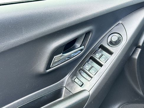 Used 2021 Chevrolet Trax LT image 18