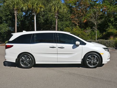 Used 2023 Honda Odyssey Elite image 2