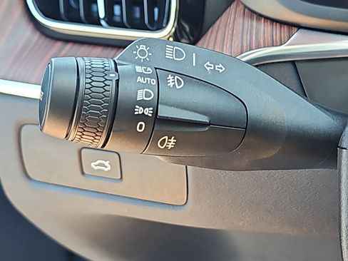 Used 2023 Volvo XC60 B5 Ultimate w/ Protection Package Premier image 27