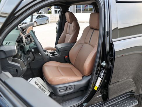 Used 2025 Toyota 4Runner Limited AWD/4WD image 37