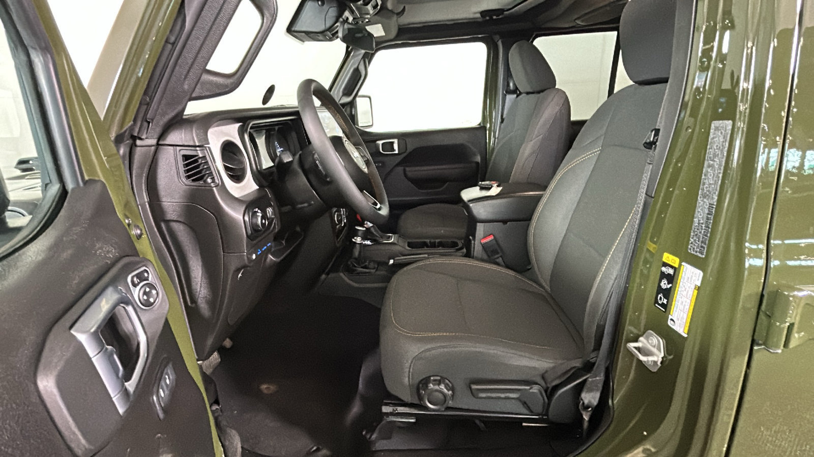 Used 2024 Jeep Wrangler Unlimited w/ Convenience Group AWD/4WD image 13