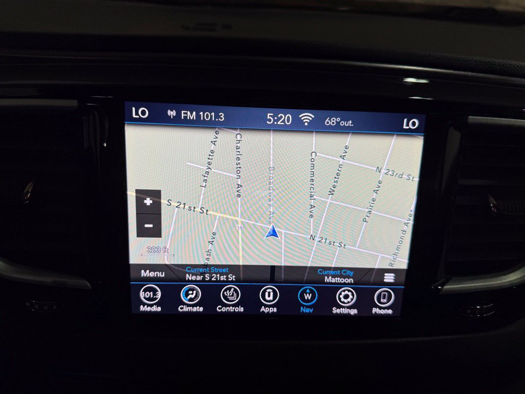 Used 2020 Chrysler Pacifica Touring-L Plus FWD image 2