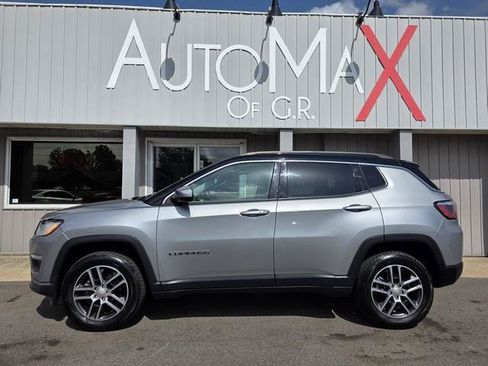 Used 2018 Jeep Compass Latitude w/ Popular Equipment Group AWD/4WD image 1