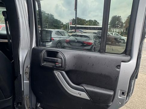 Used 2014 Jeep Wrangler Unlimited Rubicon w/ Connectivity Group image 13