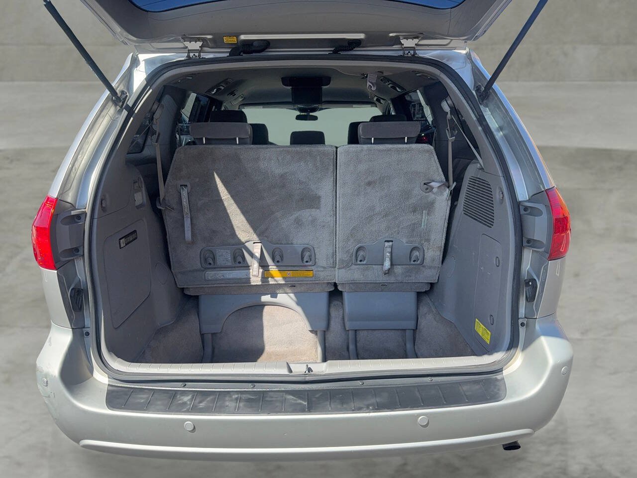 Used 2008 Toyota Sienna LE FWD image 24