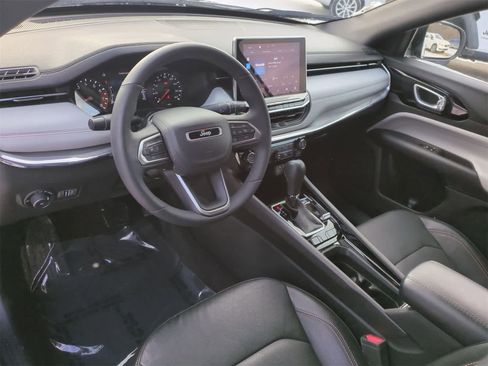 Certified 2023 Jeep Compass Limited image 10