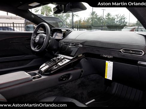 Used 2025 Aston Martin V8 Vantage Coupe image 54