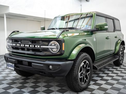 Used 2025 Ford Bronco Outer Banks AWD/4WD image 3