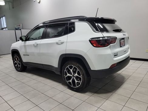 Used 2025 Jeep Compass Limited image 15