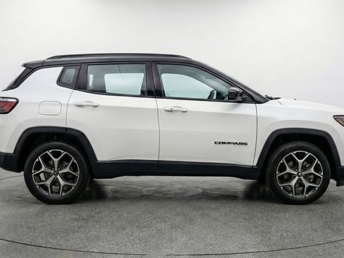 Used 2025 Jeep Compass Limited image 11