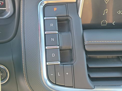 Used 2023 GMC Yukon AT4 w/ AT4 Premium Plus Package image 25