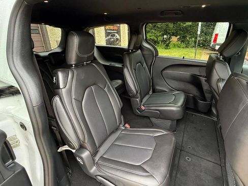Used 2026 Chrysler Pacifica Select FWD image 20