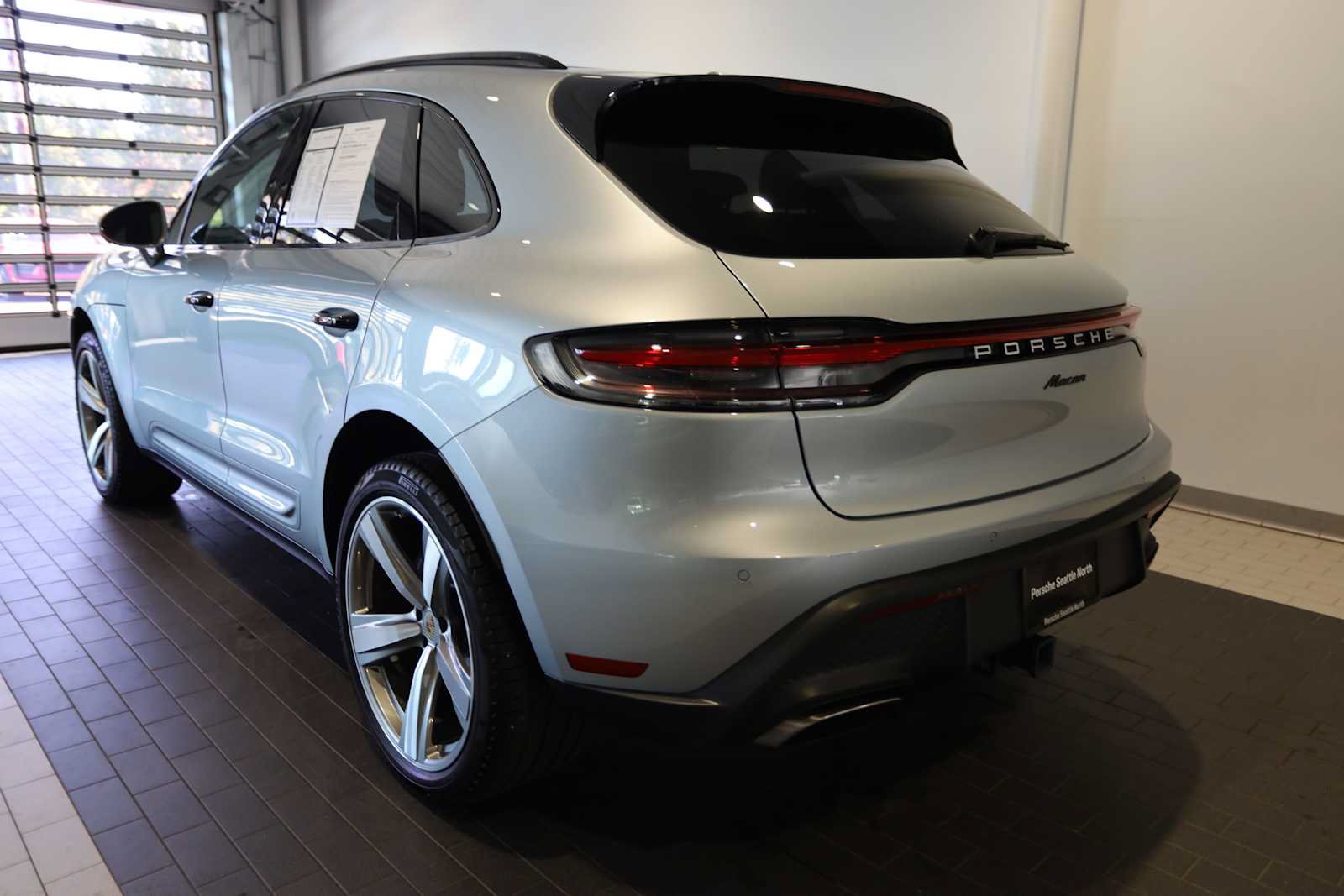 Used 2025 Porsche Macan AWD/4WD image 3