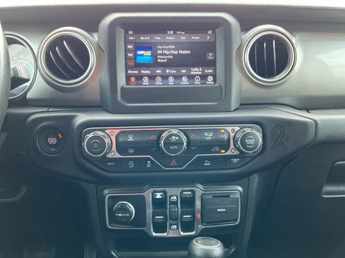 Used 2021 Jeep Wrangler Unlimited Sahara AWD/4WD image 11