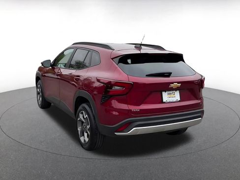Used 2025 Chevrolet Trax LT FWD image 10