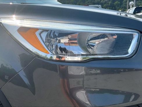 Used 2017 Ford Escape SE AWD/4WD image 30