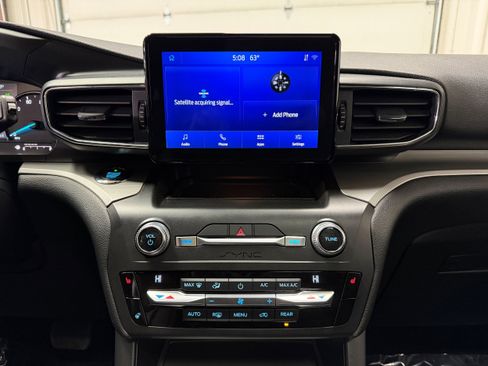 Certified 2020 Ford Explorer XLT w/ Equipment Group 202A image 20