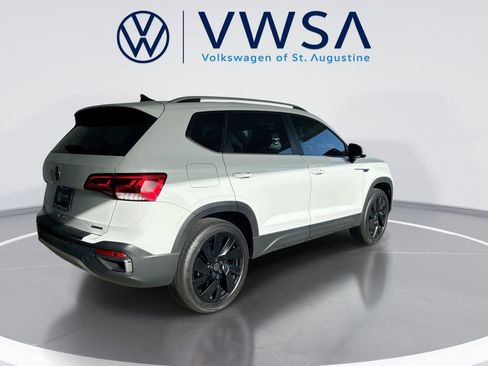 Certified 2024 Volkswagen Taos SEL AWD/4WD image 8