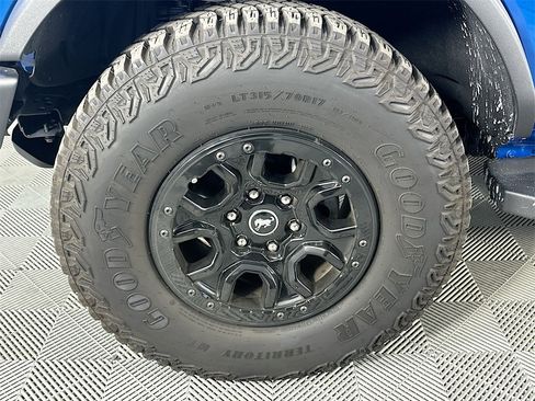 Used 2024 Ford Bronco Wildtrak image 30