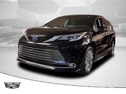 Used 2022 Toyota Sienna Platinum