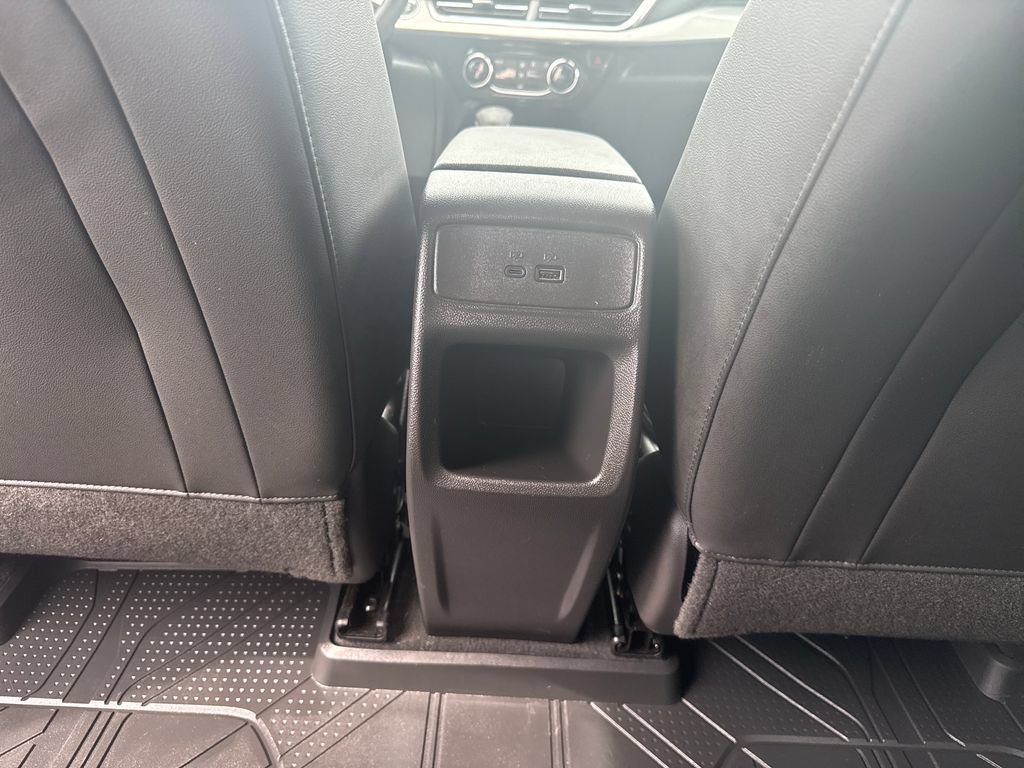 Used 2025 Chevrolet Trax LT FWD image 28