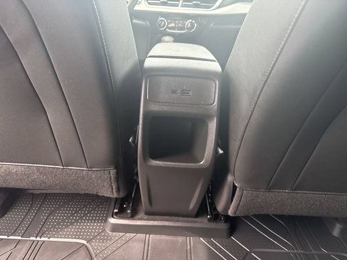 Used 2025 Chevrolet Trax LT FWD image 28