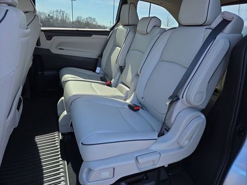 New 2026 Honda Odyssey Touring image 6