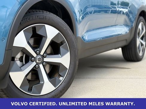 Certified 2025 Volvo XC40 B5 Plus AWD/4WD image 11