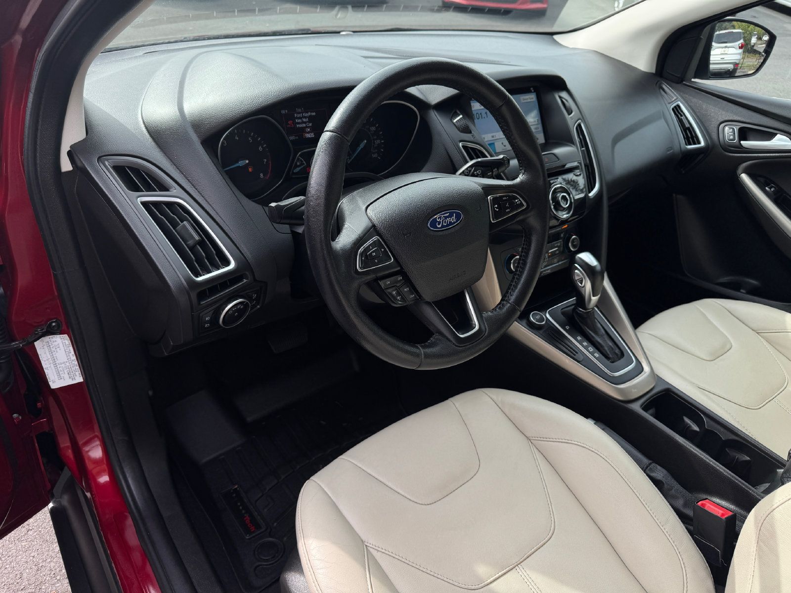 Used 2016 Ford Focus Titanium FWD image 10