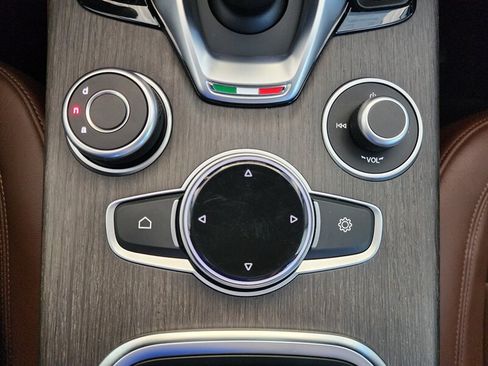 Used 2021 Alfa Romeo Stelvio Ti w/ Nero Edizione AWD/4WD image 47