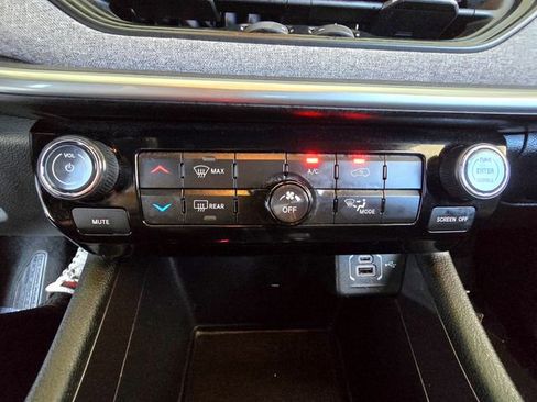 Certified 2024 Jeep Compass Latitude image 17